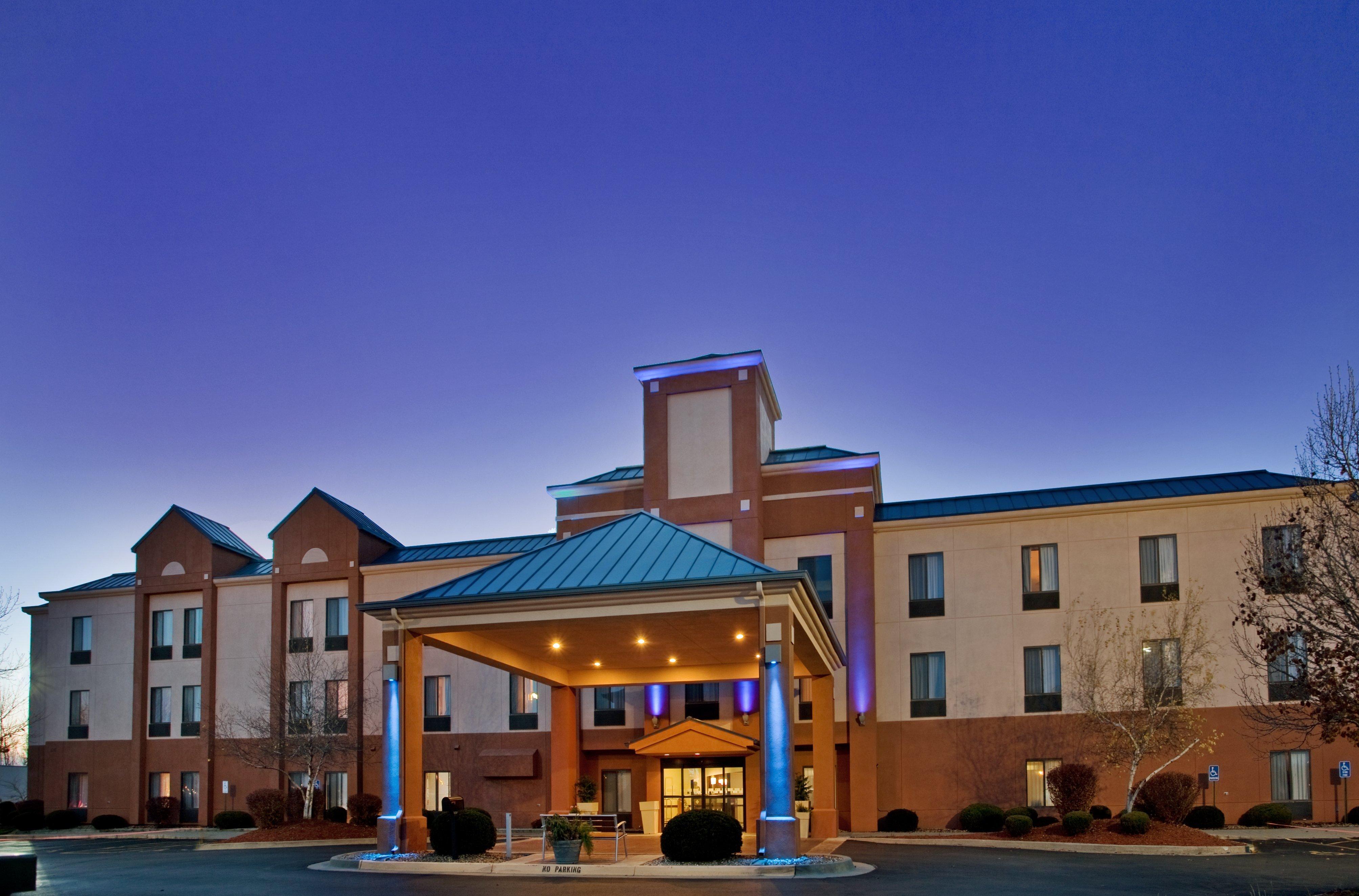 Spark By Hilton Lansing Exterior photo