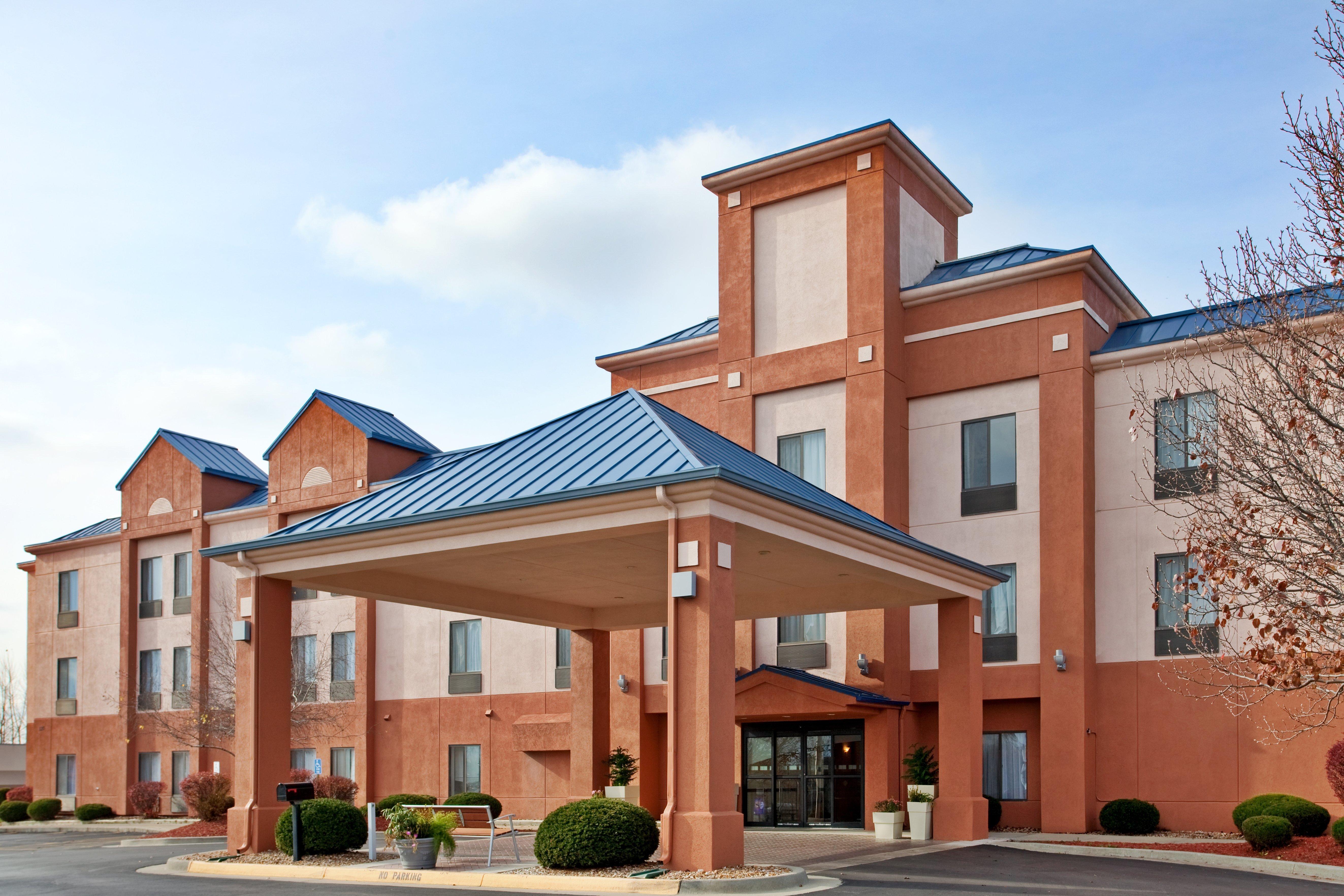 Spark By Hilton Lansing Exterior photo