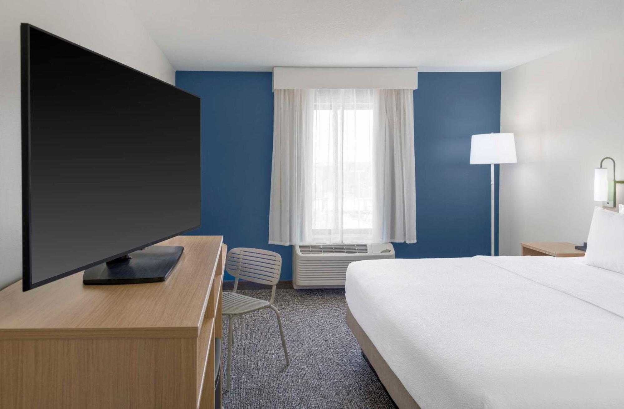Spark By Hilton Lansing Exterior photo
